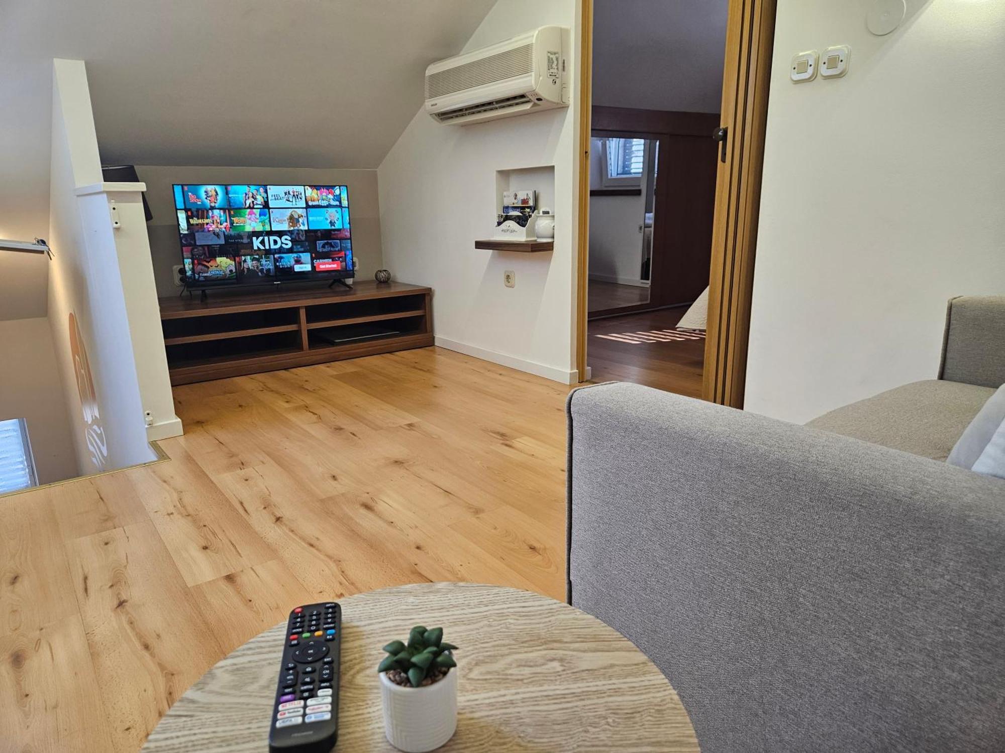 Lovely Attic Apartman-Melani زادار المظهر الخارجي الصورة